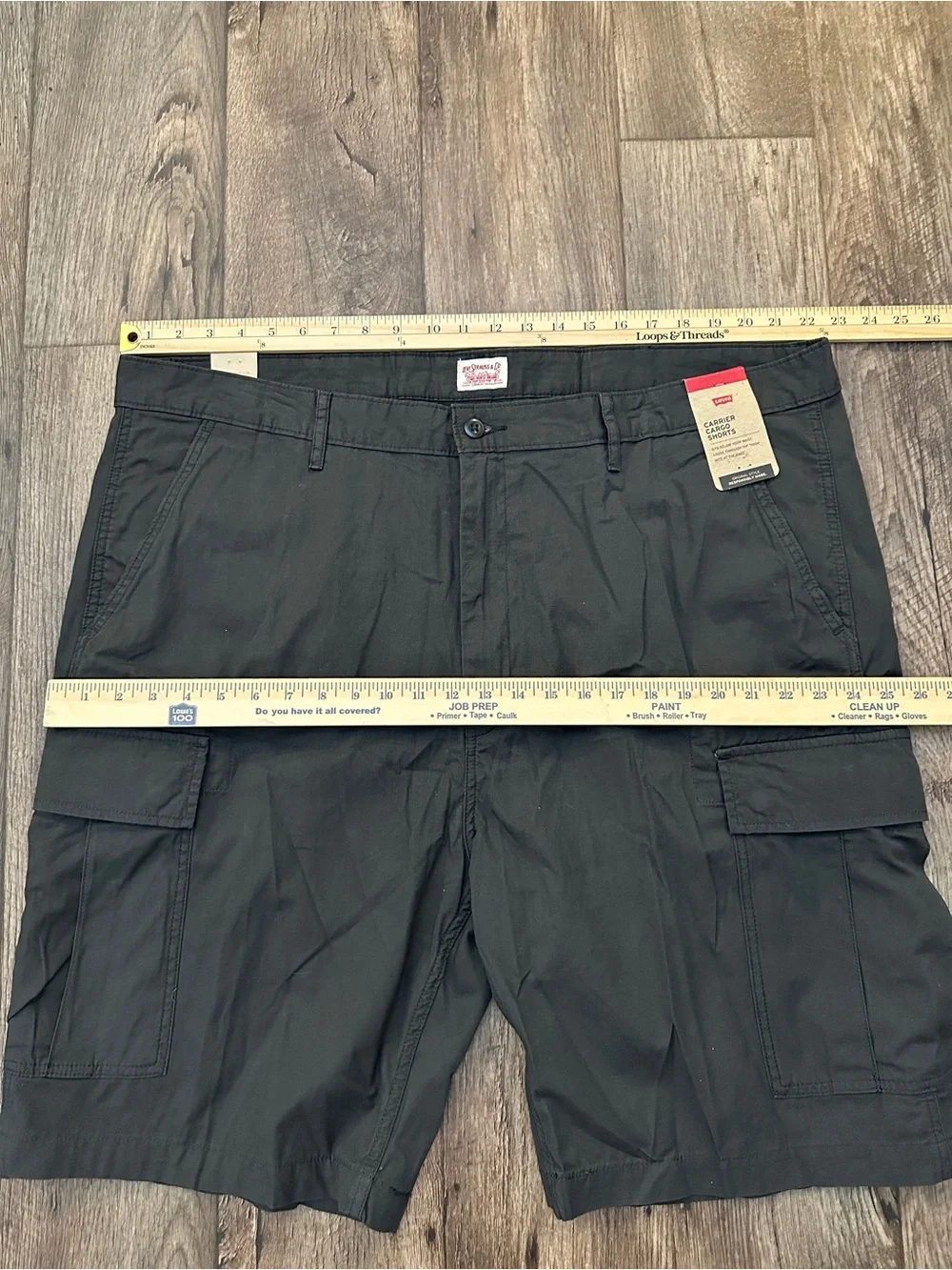Levis Carrier Cargo 100% Cotton Shorts Men’s Size 44 Dark Gray